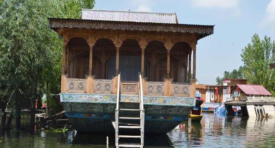 Miss India Houseboat, Srinagar 1